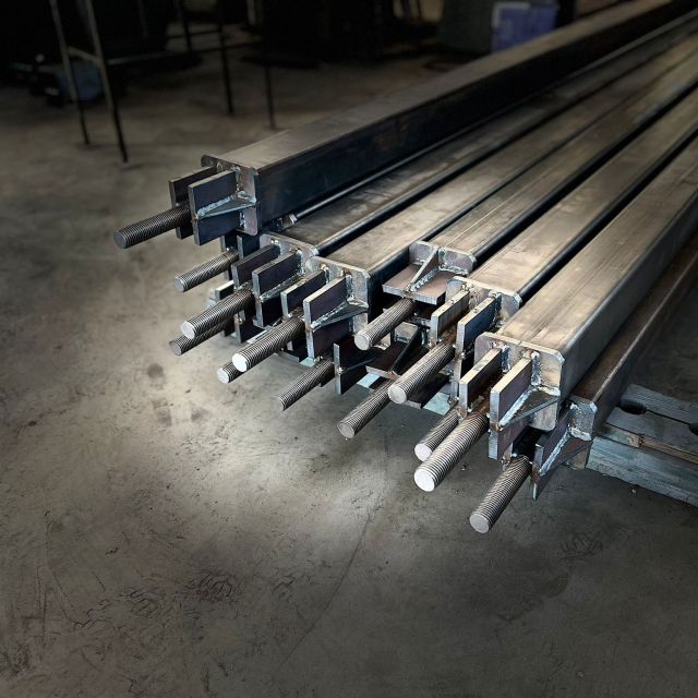 Realizare structuri pentru hale metalice